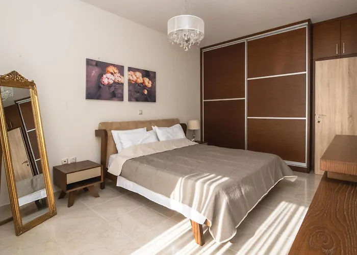 Xristina Tatil Evi *