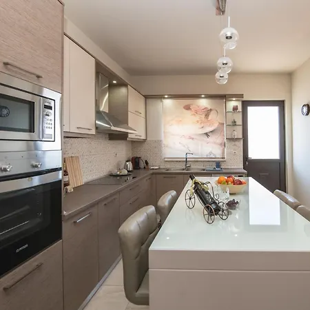 Xristina Holiday home *